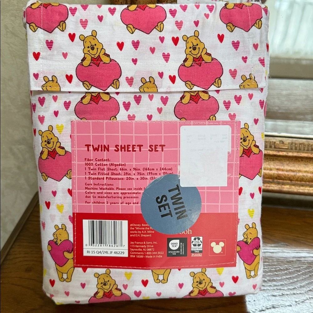 Disney Winnie the Pooh Heart Pattern Twin Sheet Set. 100% Cotton.